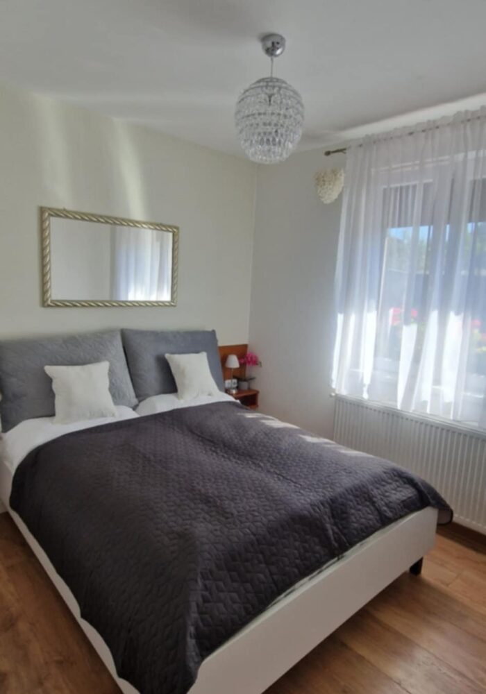 julianna apartman bedroom