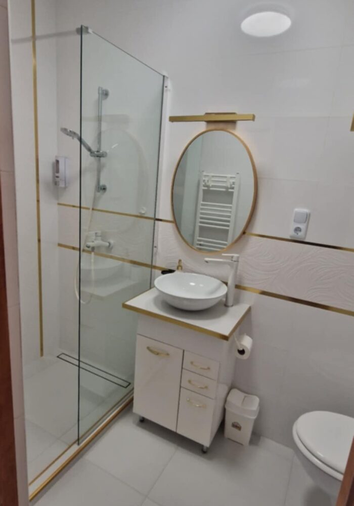 julianna bathroom